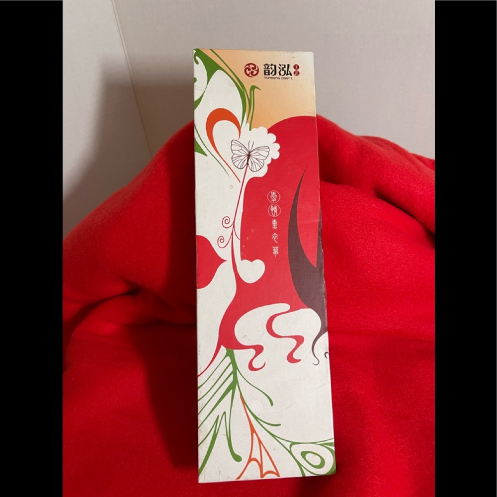 Chopsticks Yunhong Red & White NWT In Box W Rests. Wooden Set with Decorations